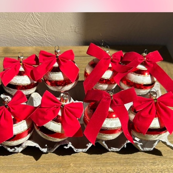 Vintage 8 Columbia Glass Festive Red and White Christmas Ornaments Germany Blown - Picture 1 of 8